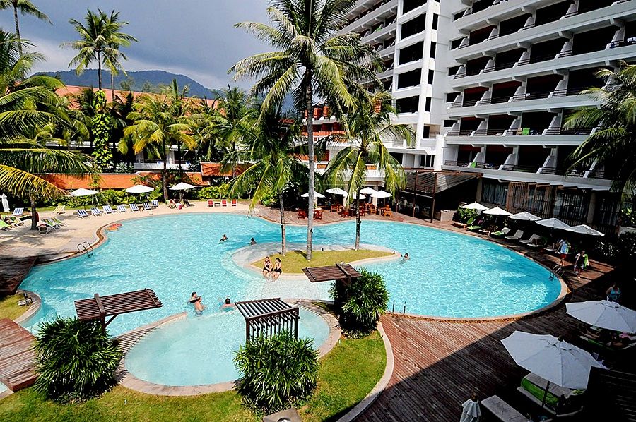 Patong princess. Пхукет Патонг Бич отели. Patong Beach Hotel. Пляж Патонг отели. Patong Resort Hotel пляж фото.
